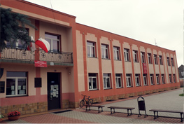 Zdjęcie przedstawiające budynek szkoły.